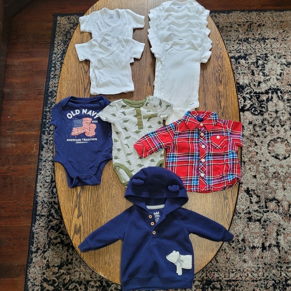 Bundle/Lot Of Baby Boy Tops, Bodysuits, Hoodie Size Boy's 0-3 Months - Picture 1 of 8